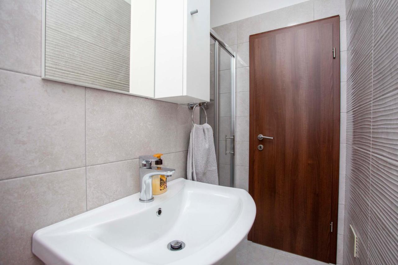 Apartmani Marica Plomin Exteriör bild